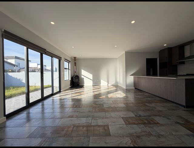 3 BEDROOM HOUSE FOR SALE IN SANDOWN